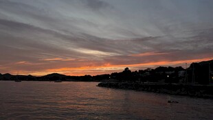 湖岸黄昏落日风光