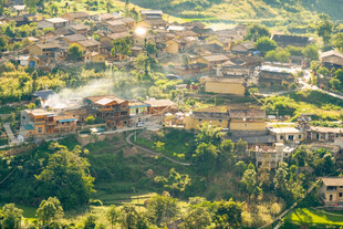 山乡村落晨景
