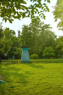 公园绿地小塔风光