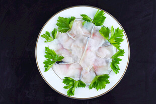 生鱼片摆盘特写