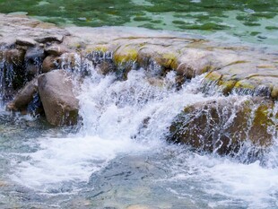 溪流石坝流水景观