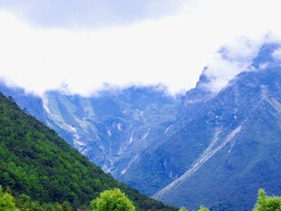 高山云雾山林风光