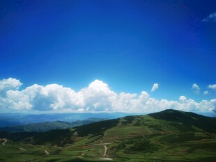 旷野晴空山野风光