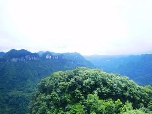 青山连绵自然风光