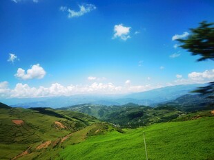 山野晴空自然风光
