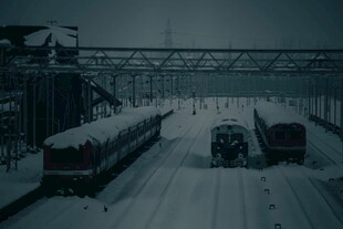冬日积雪码头堆场