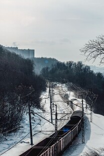 郊野铁路朦胧风光