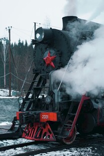 雪地老式蒸汽机车