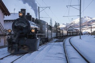 雪地蒸汽老火车