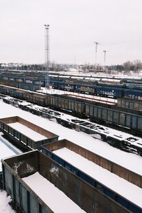 雪后铁路货运场站
