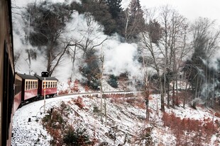 雪景蒸汽火车油画