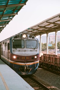 站台进站的客运列车