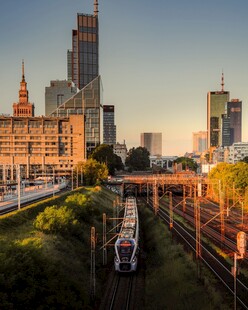城市黄昏有轨电车风光