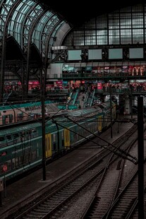 城市地铁站台内景