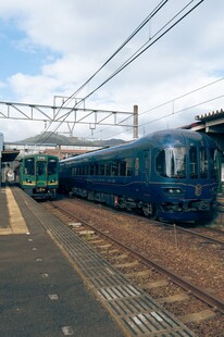 站台停靠的列车