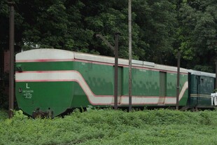 郊外绿皮火车