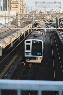 城市高架地铁列车