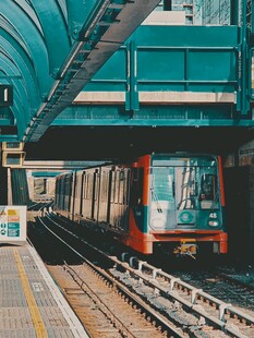 复古地铁站台场景
