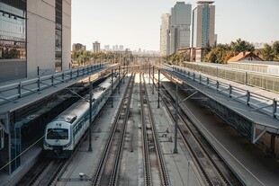 城市轻轨站台景观