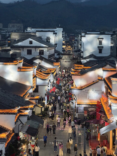 古镇夜市热闹街景