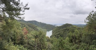山野远眺湖景风光