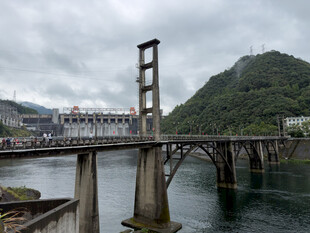 水利枢纽跨江大桥风光