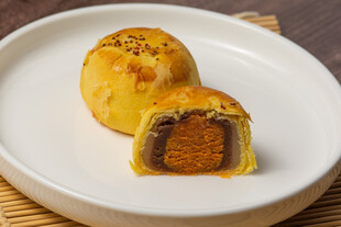 中式蛋黄酥点心