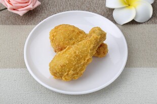 盘中香酥炸鸡腿