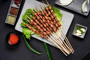 风味烤串美食摆盘