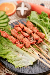 风味烤串美食摆盘