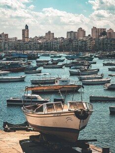 海港码头停泊船只风光