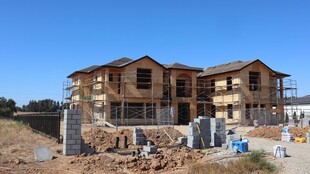 在建双层住宅施工现场