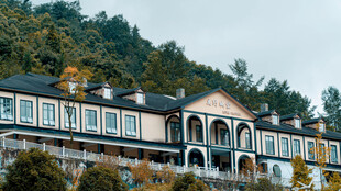 山边欧式复古建筑