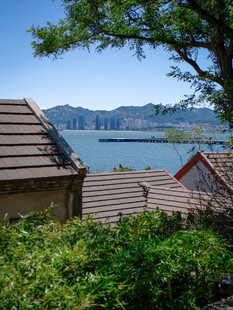 临湖民居远眺湖光山色