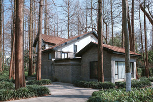 林间红顶小屋