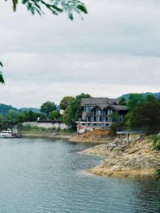 江畔民居湖岸风光