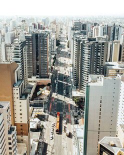 城市高层建筑群俯瞰