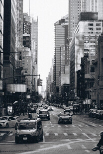 黑白都市繁忙街景