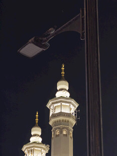 清真寺夜景宣礼塔