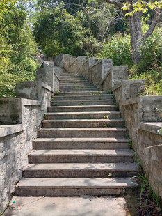林间石阶登山步道