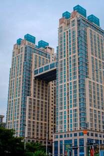 现代高层连体商务建筑