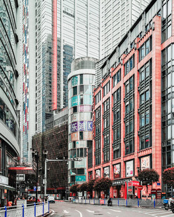 城市商业街区高楼街景