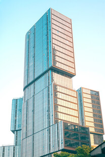 现代商务摩天大楼