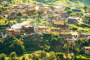山乡古村晨景