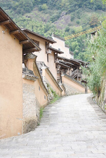 山间乡村民居巷道
