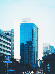 城市商务高楼街景