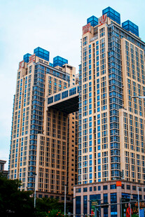 现代高层城市商住楼宇