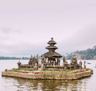 巴厘岛水神庙风光