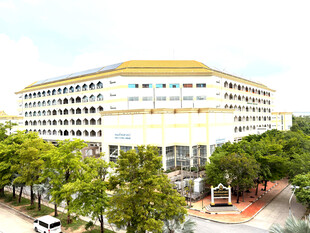校园教学楼外景