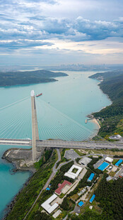 航拍跨湖大桥湖岸风光